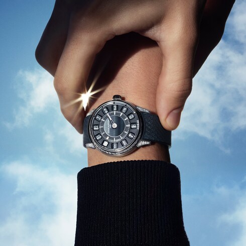 Tambour Spin Time, Automatikuhrwerk, 39,5 mm, Weißgold, Falkenauge und Diamanten Uhren Alle Uhren } | LOUIS VUITTON